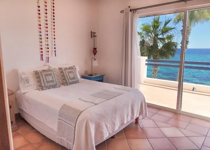 Oceanfront Two Bedroom At Mar Y Sol Hébergement de vacances *